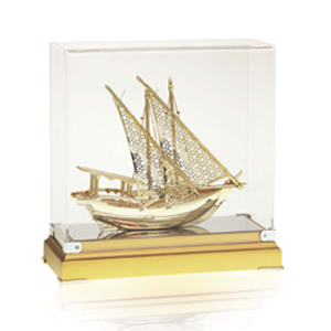 BG1528/L Gold Boat With Acrylic Cover Gold Wooden Base